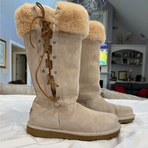 UGG Shearling Lined Sheepskin Classic Tall Boots in Cream 5163 Size 7 Minor Wear